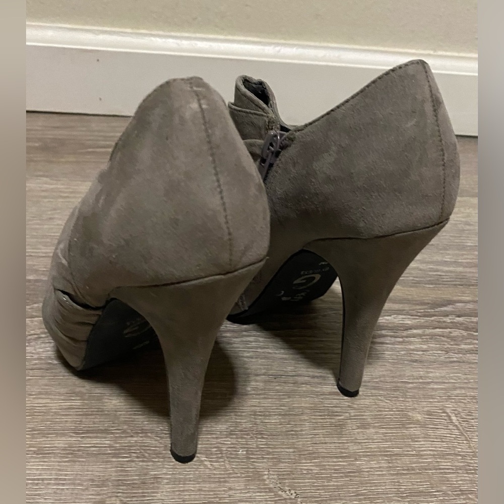 Guess Gray Suede Ankle Booties | Ruched Heel Boots | Size 7 - Picture 5 of 9
